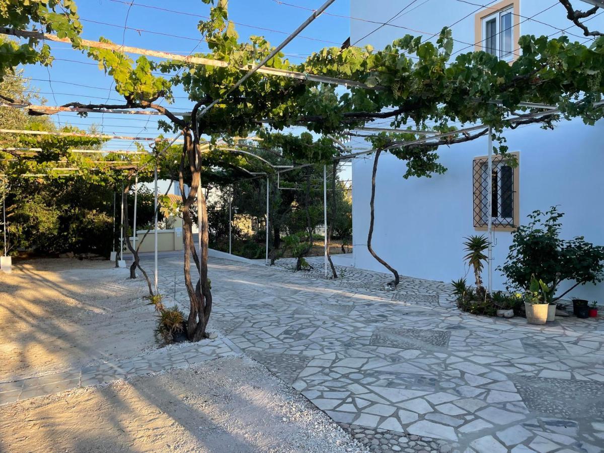 Andreas Studios Свороната Екстериор снимка